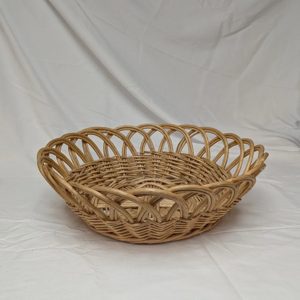 Large Woven Wicker Basket Large Scalloped Round Decorative Bowl